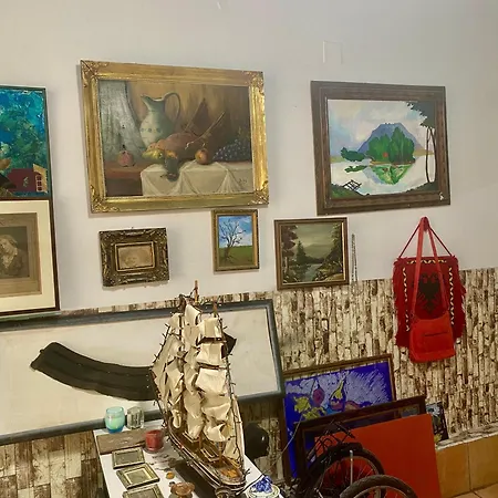 Vandrerhjem Art & *